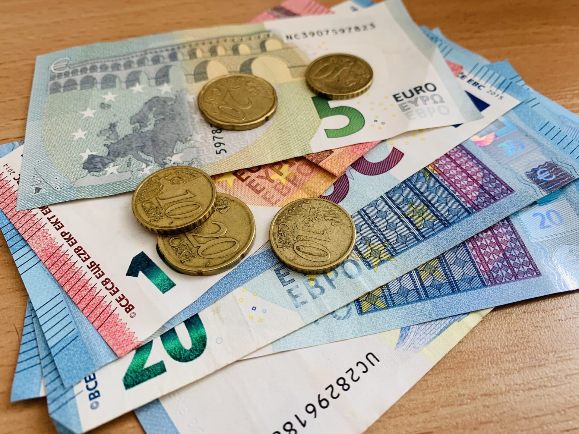 Hlas-SD navrhuje na jar dôchodcom vyplatiť jednorazový príspevok