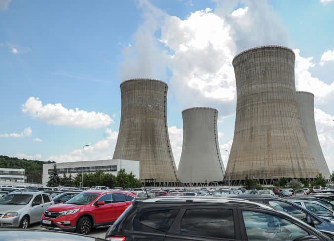Letné horúčavy zatiaľ neohrozili chod našich jadrových elektrární, informujú elektrárne