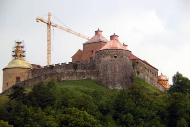 Rezort kultúry spolu so Slovenským národným múzeom pokračujú v obnove hradu Krásna Hôrka