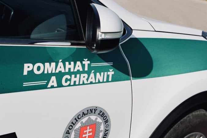 Policajt v čase voľna našiel stratenú seniorku
