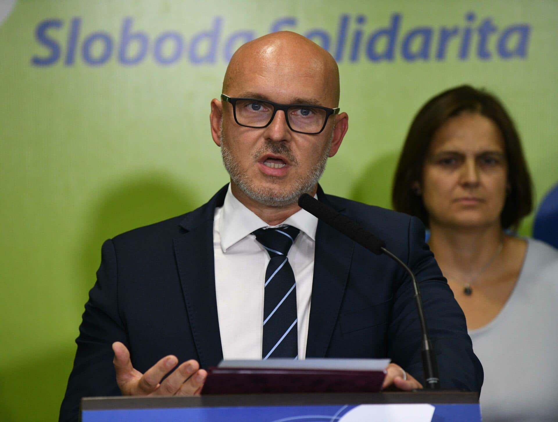 Schválený rodinný balíček zoberie mestám a obciam približne 400 miliónov eur, tvrdí Gröhling
