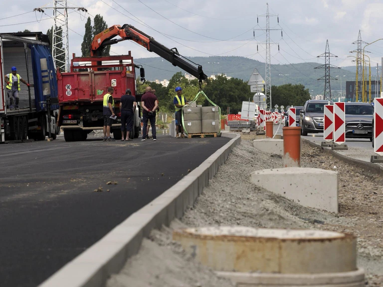 Zníženie rýchlosti či uzatvorenie križovatky. Na Slaneckej dôjde opäť k zmenám