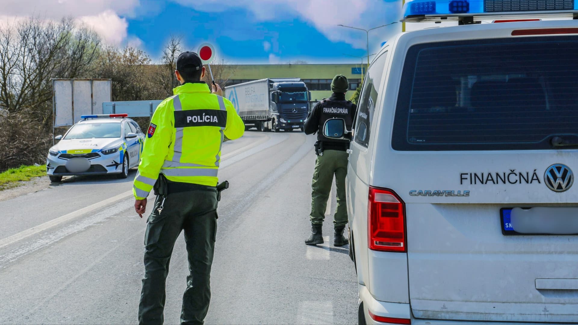 Polícia kontroluje vozidlá na všetkých hraničných  priechodoch v Košickom kraji