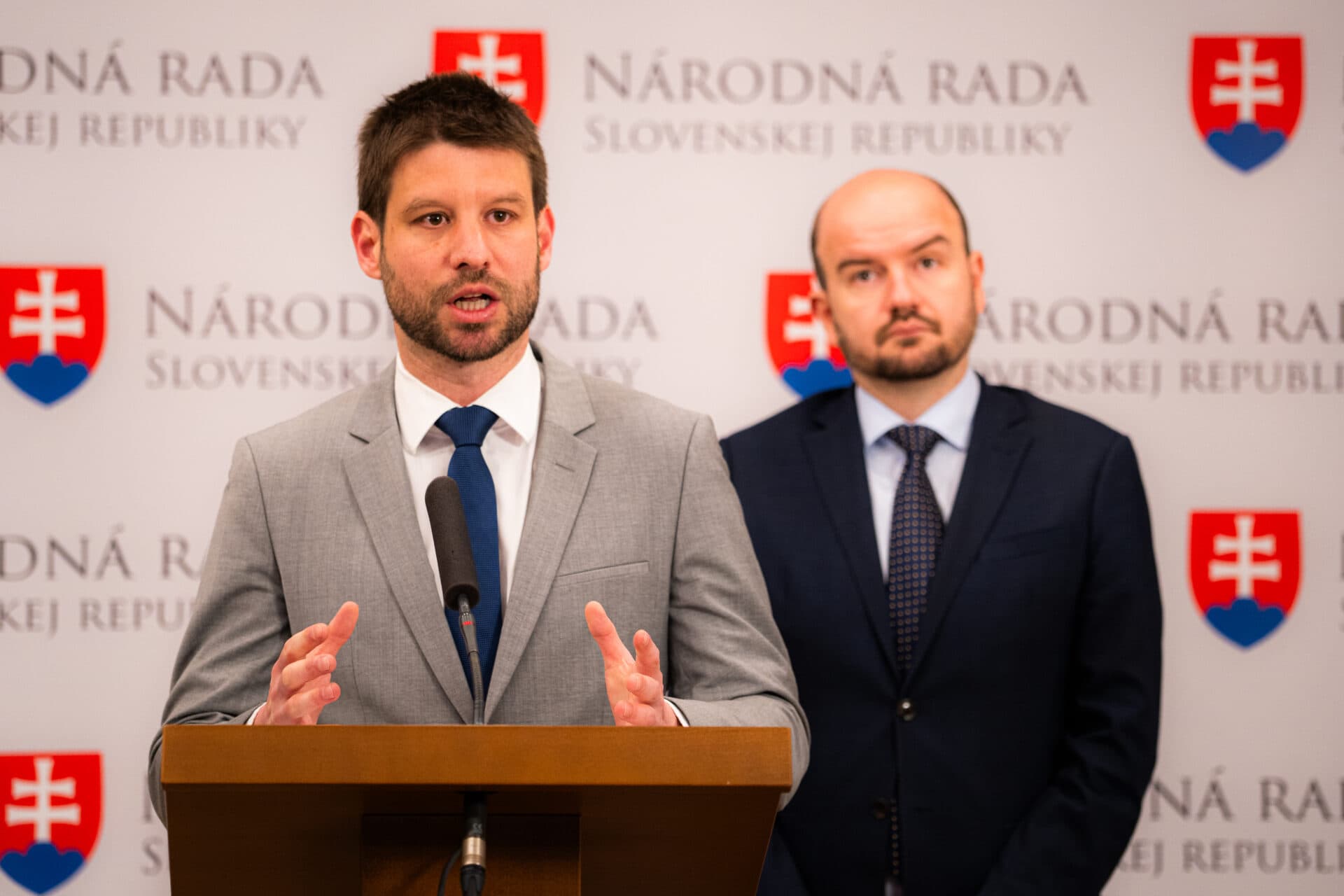 Šimečka: Vláda priznala, že nezvláda konsolidáciu a všetko doterajšie trápenie ľudí bolo zbytočné