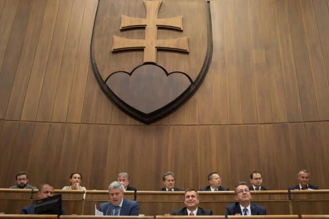 Poslanci sa budú zaoberať správou o členstve Slovenska v EÚ