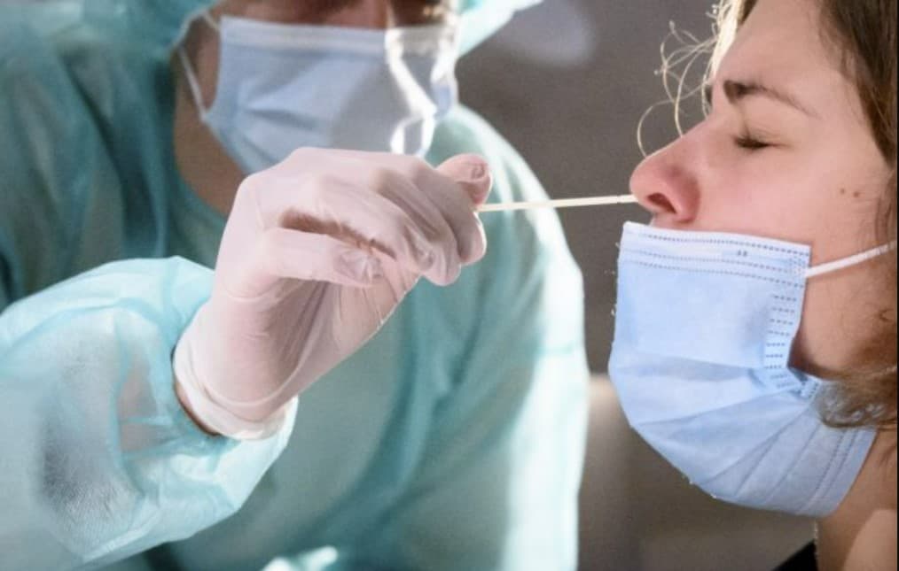 Na Slovensku potvrdili prvé tri prípady variantu omikron koronavírusu