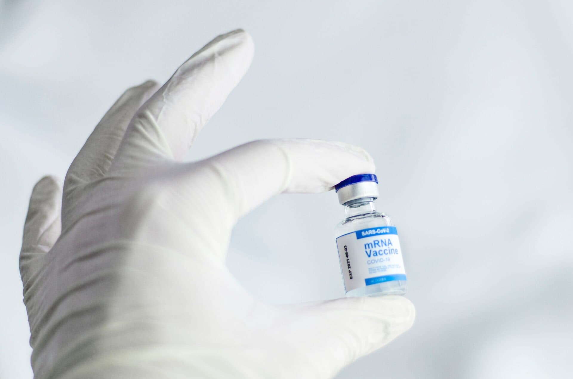Firmy Pfizer a BioNTech požiadali Európsku liekovú agentúru o schválenie vylepšenej vakcíny