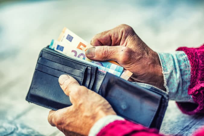 Trinásty dôchodok dostanú penzisti už ďalší mesiac. Kto bude mať nárok na 300 eur?