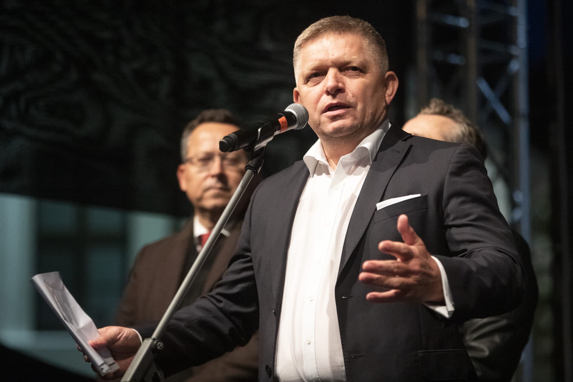 S politickými subjektami chce Fico rokovať o novele ústavy, čo je základný predpoklad pre predčasné voľby