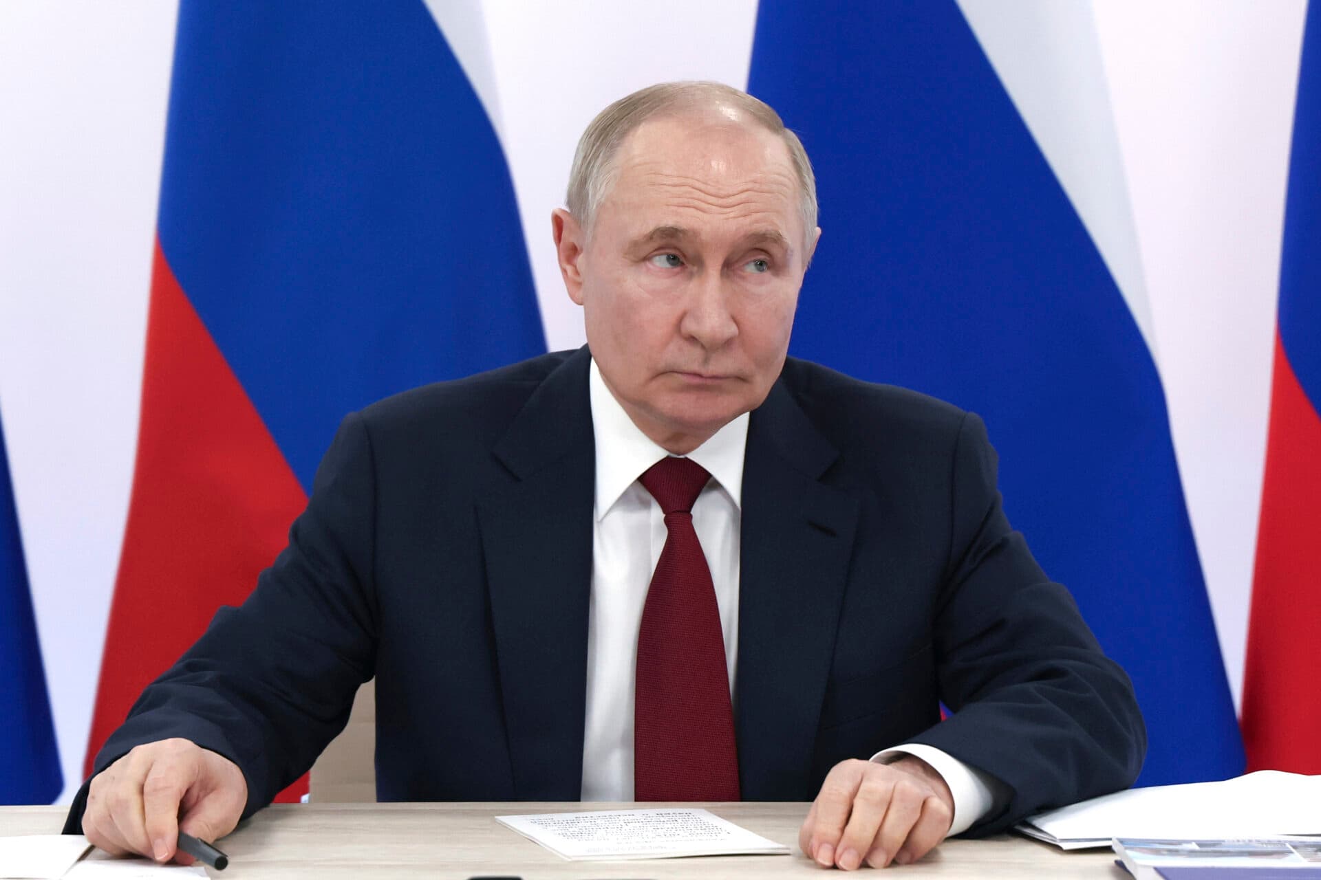 Mier nebude. Putin odmietol podpísať čokoľvek so súčasnou vládou na Ukrajine