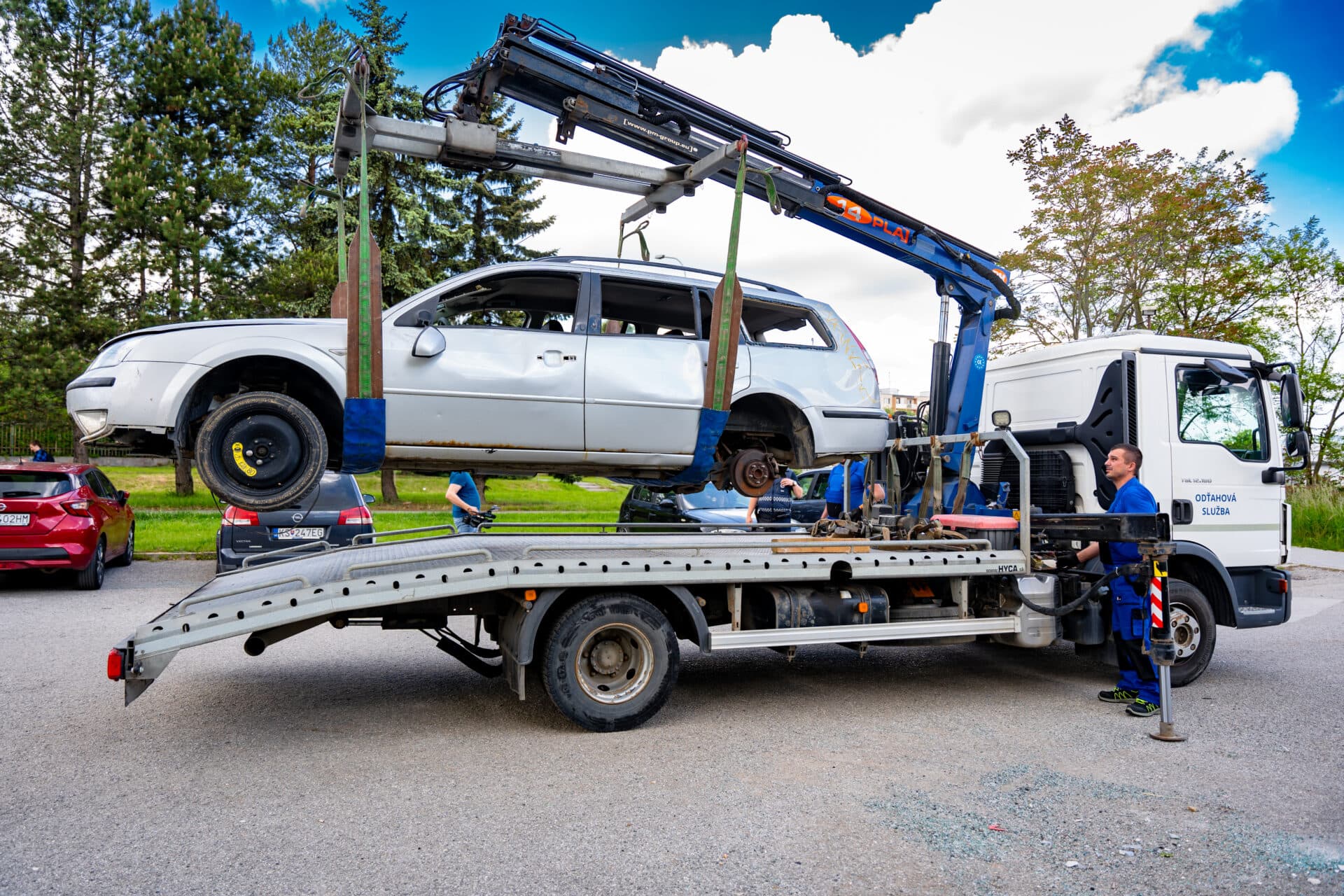 Na Opatovskej ceste začalo fungovať zberné parkovisko nielen pre autovraky (FOTO)