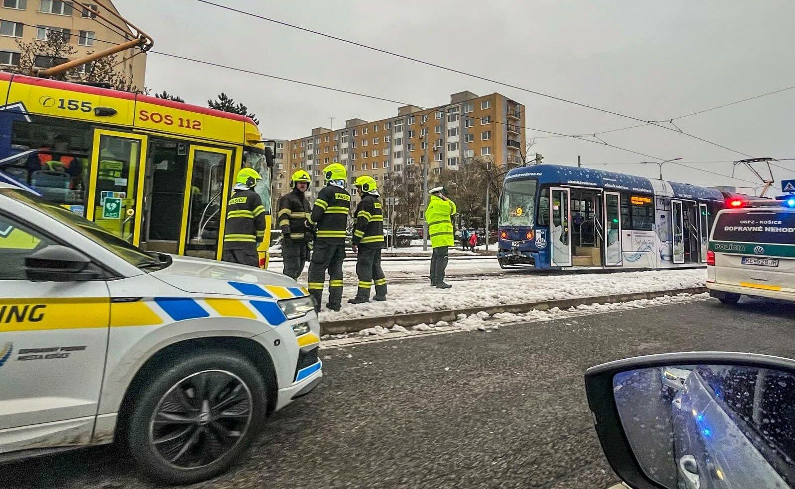 Zrážka dvoch električiek na Terase si vyžiadala 6 zranených (FOTO)