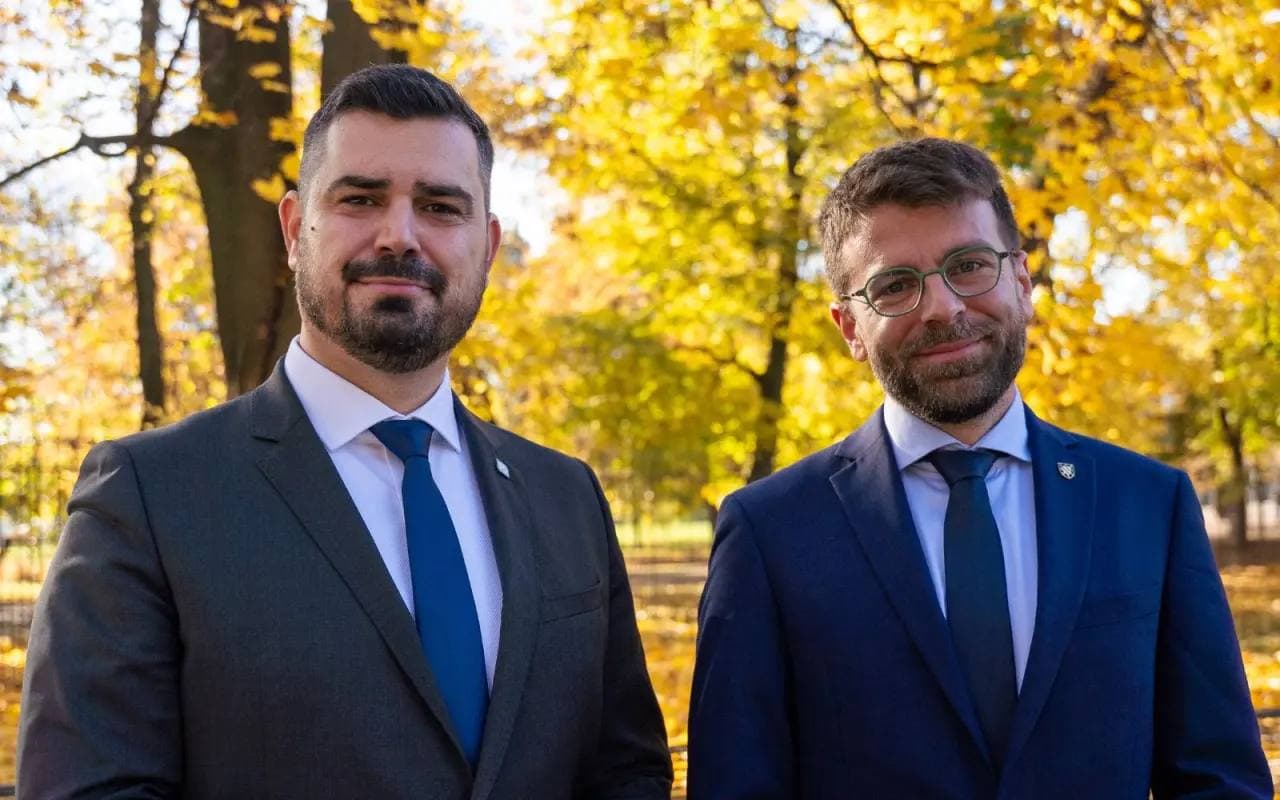 Porvažník a Mudrák spúšťajú zbierku na víziu „Žeby dobre bolo“