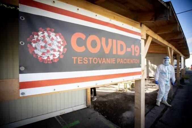 Občania s príznakmi by sa mali testovať PCR testami, pripomína ministerstvo zdravotníctva
