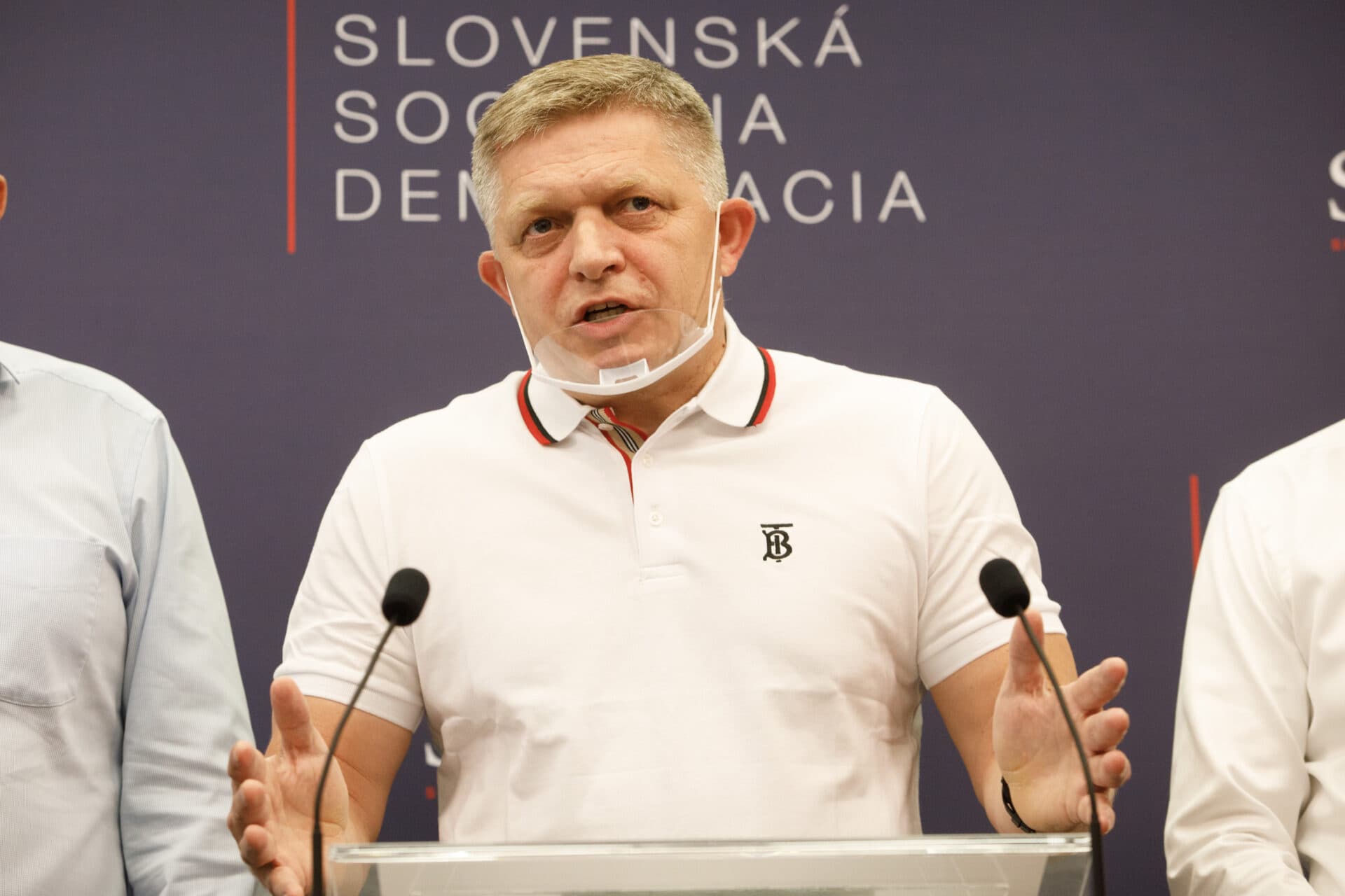 Fico obvinil vládu z falšovania údajov, ktoré sa týkajú očkovania proti ochoreniu COVID-19