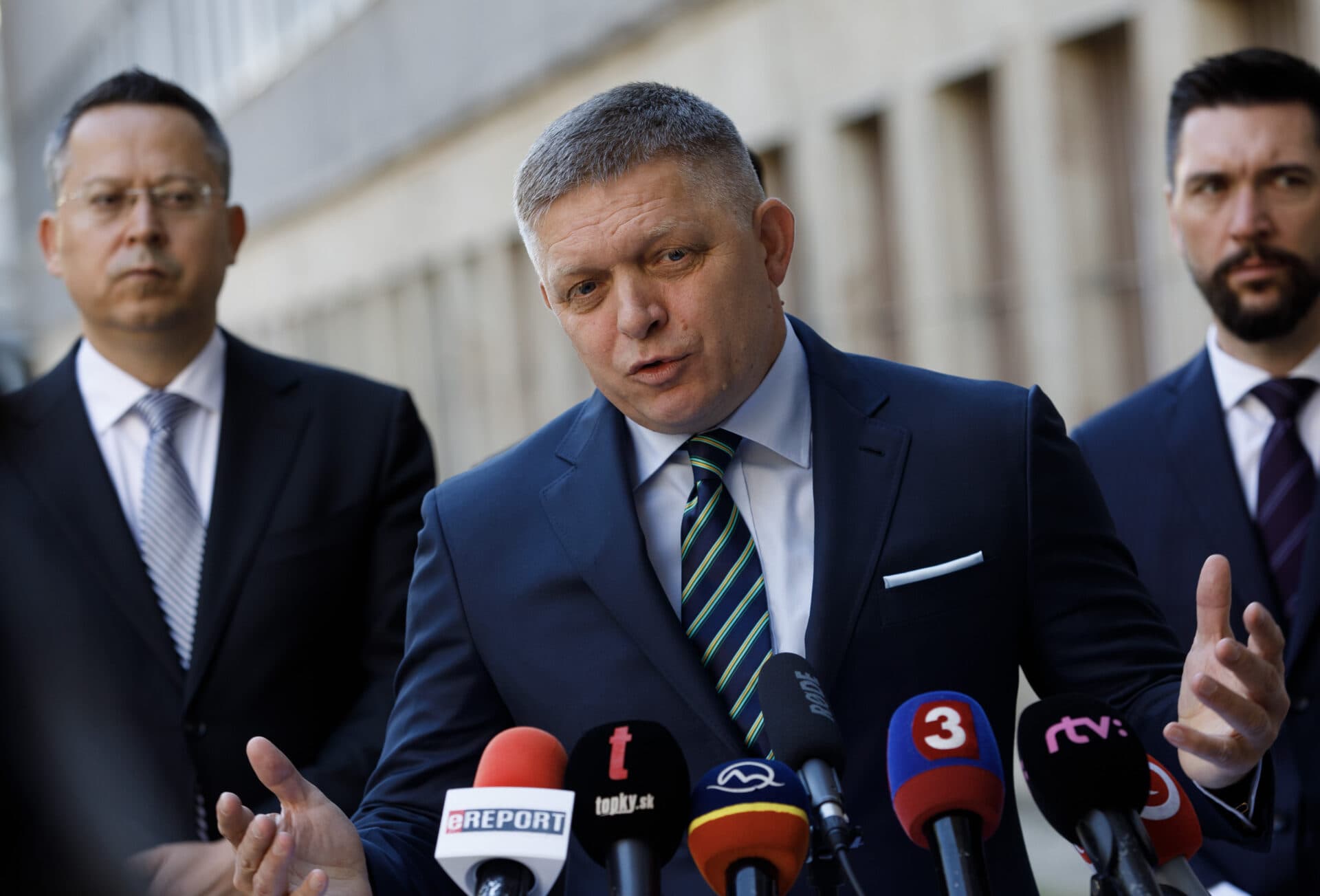 SMER-SD zvoláva mimoriadnu schôdzu NR SR, chce vyhlásiť referendum k obrannej zmluve medzi SR a USA