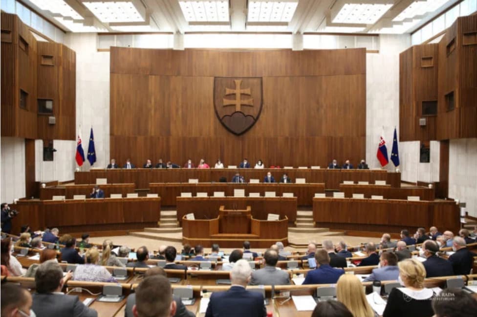 Poslanci NR SR budú voliť komisárov pre deti a pre osoby so zdravotným postihnutím