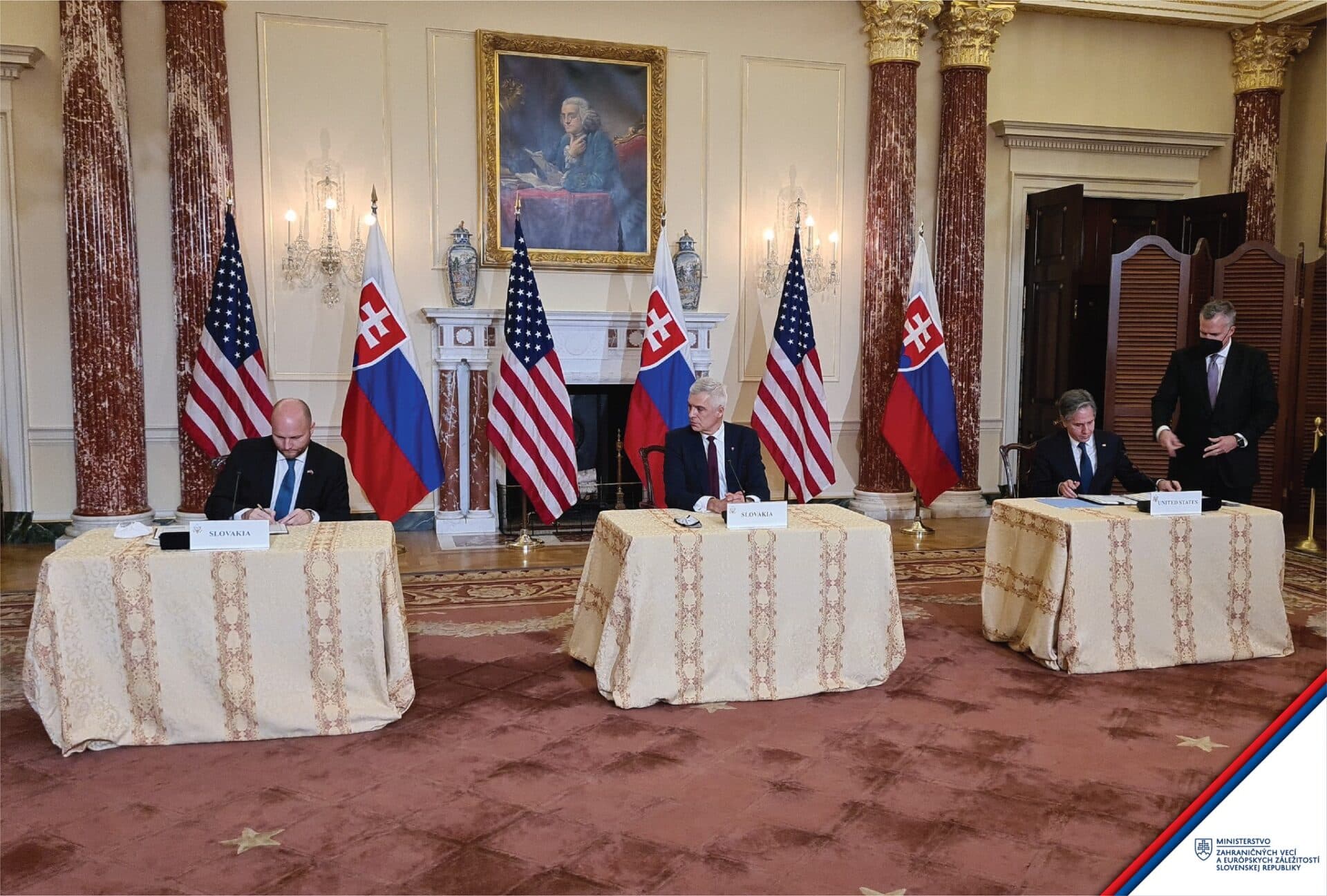 Obranná dohoda výslovne uznáva rešpektovanie suverenity a zákonov Slovenskej republiky, uvádza americká strana