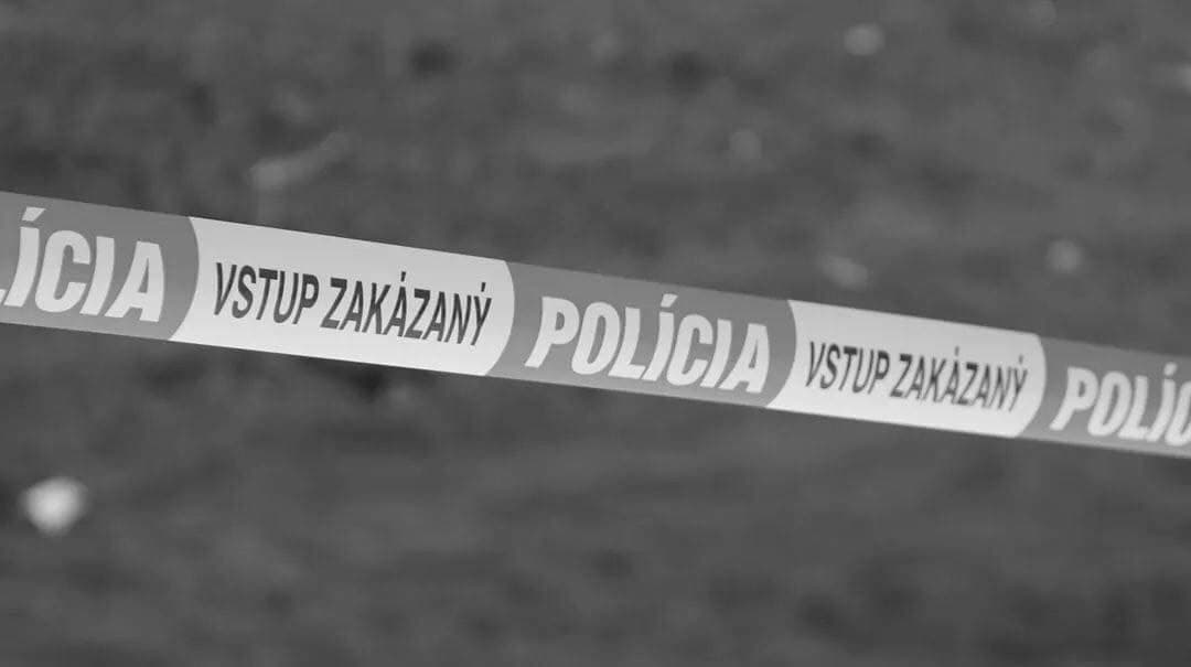 Policajt mal zastreliť svojho kolegu a ujsť. Údajne útočil syn známej političky