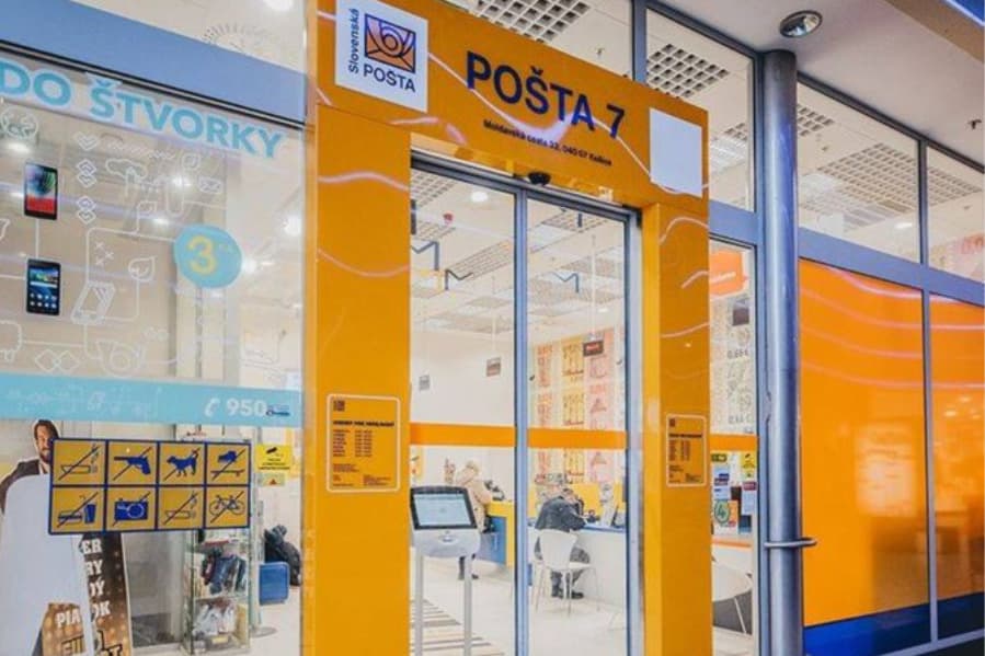 Slovenská pošta bude vyplácať štátne sociálne dávky odídencom z Ukrajiny