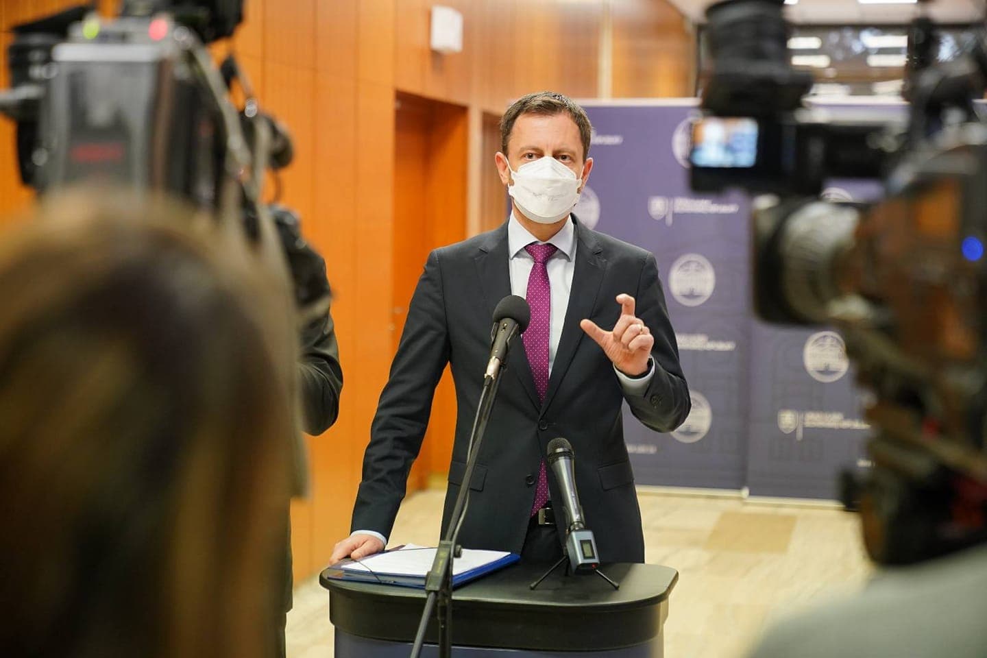 Nehádžme flintu do žita, rokujme a nájdime k sebe cestu, odkazuje premiér