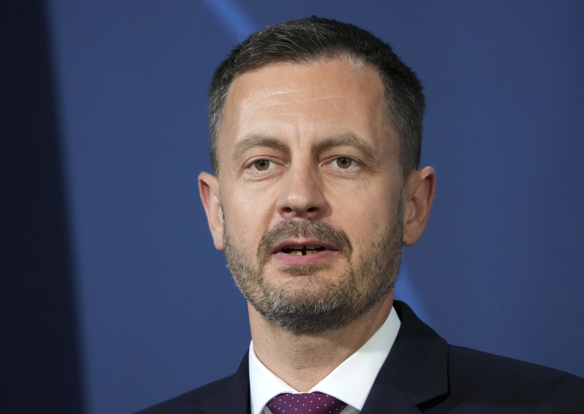 Parlament dnes čaká hlasovanie o vyslovení nedôvery vláde Eduarda Hegera