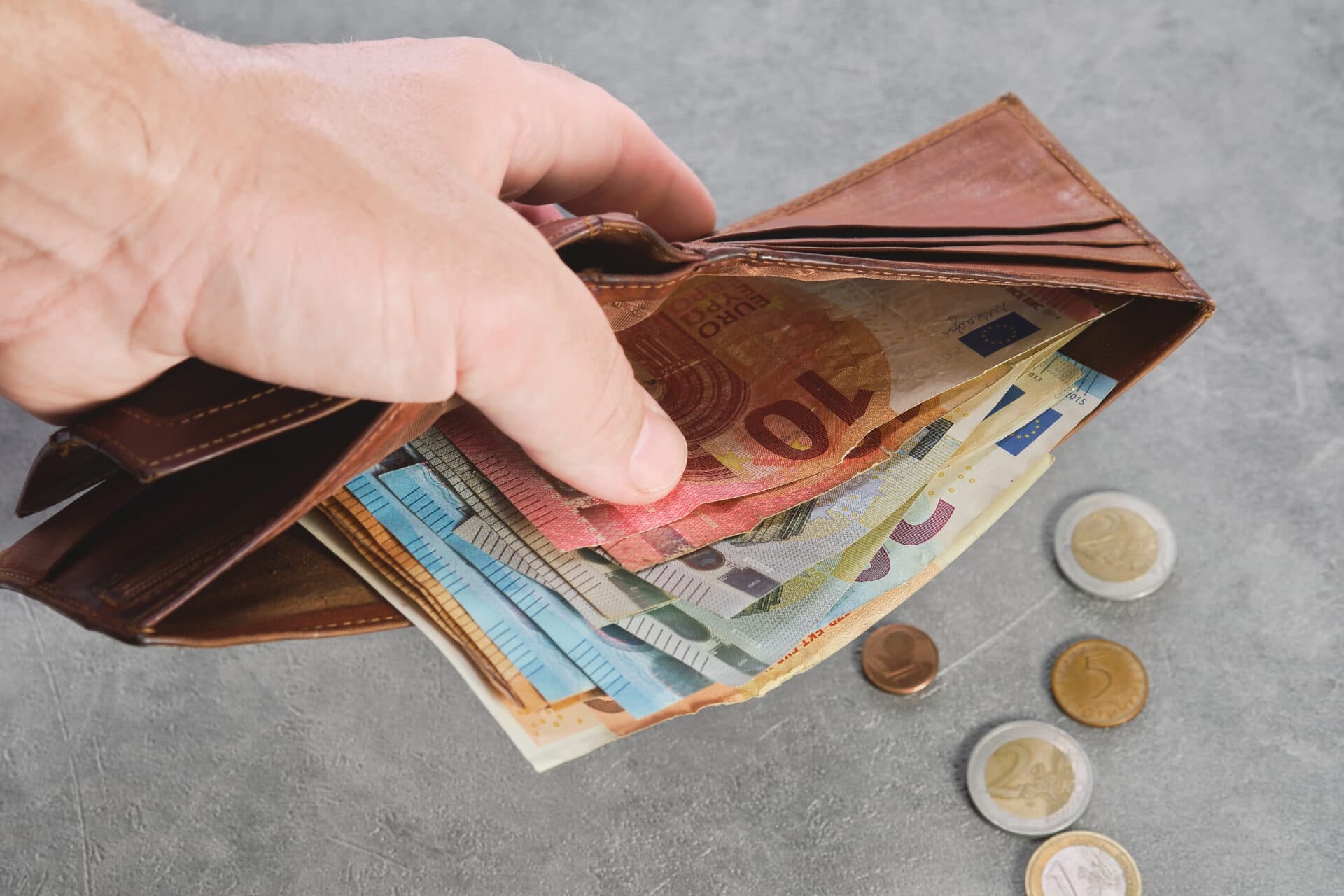 Minimálna mzda od januára stúpne o rekordných 99 €, ide o historicky najväčší nárast