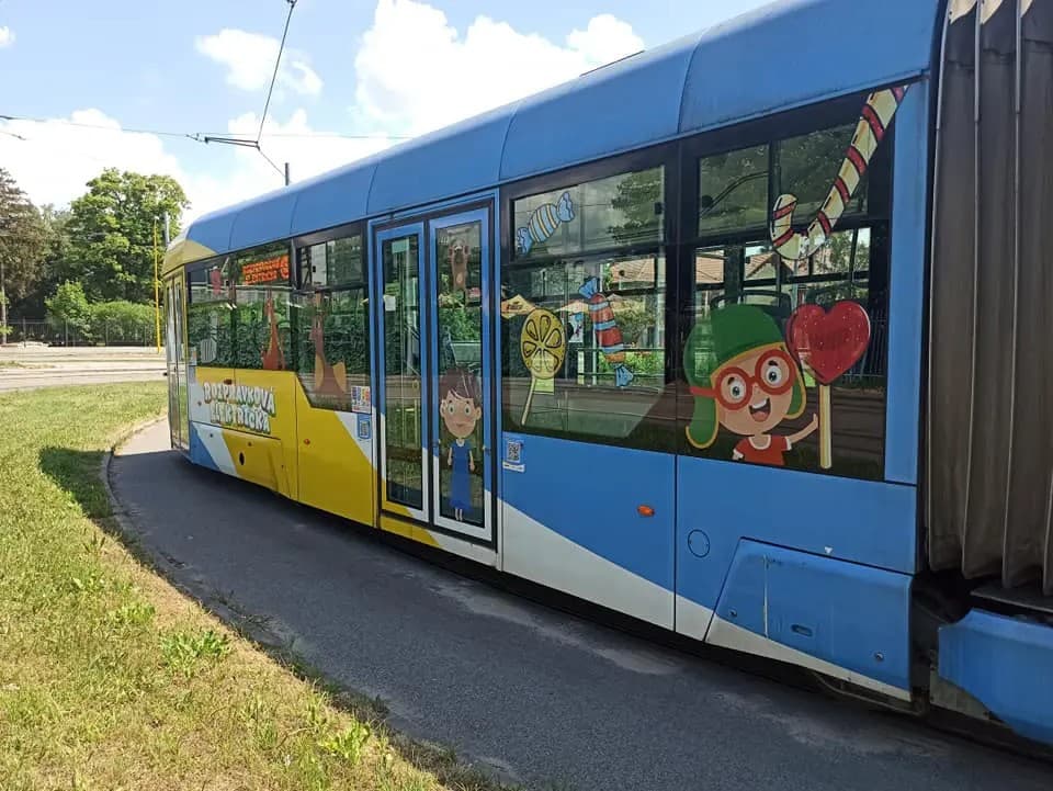 DPMK oslávi Deň detí: Pripravil Rozprávkovú električku a posilnil spoje do ZOO