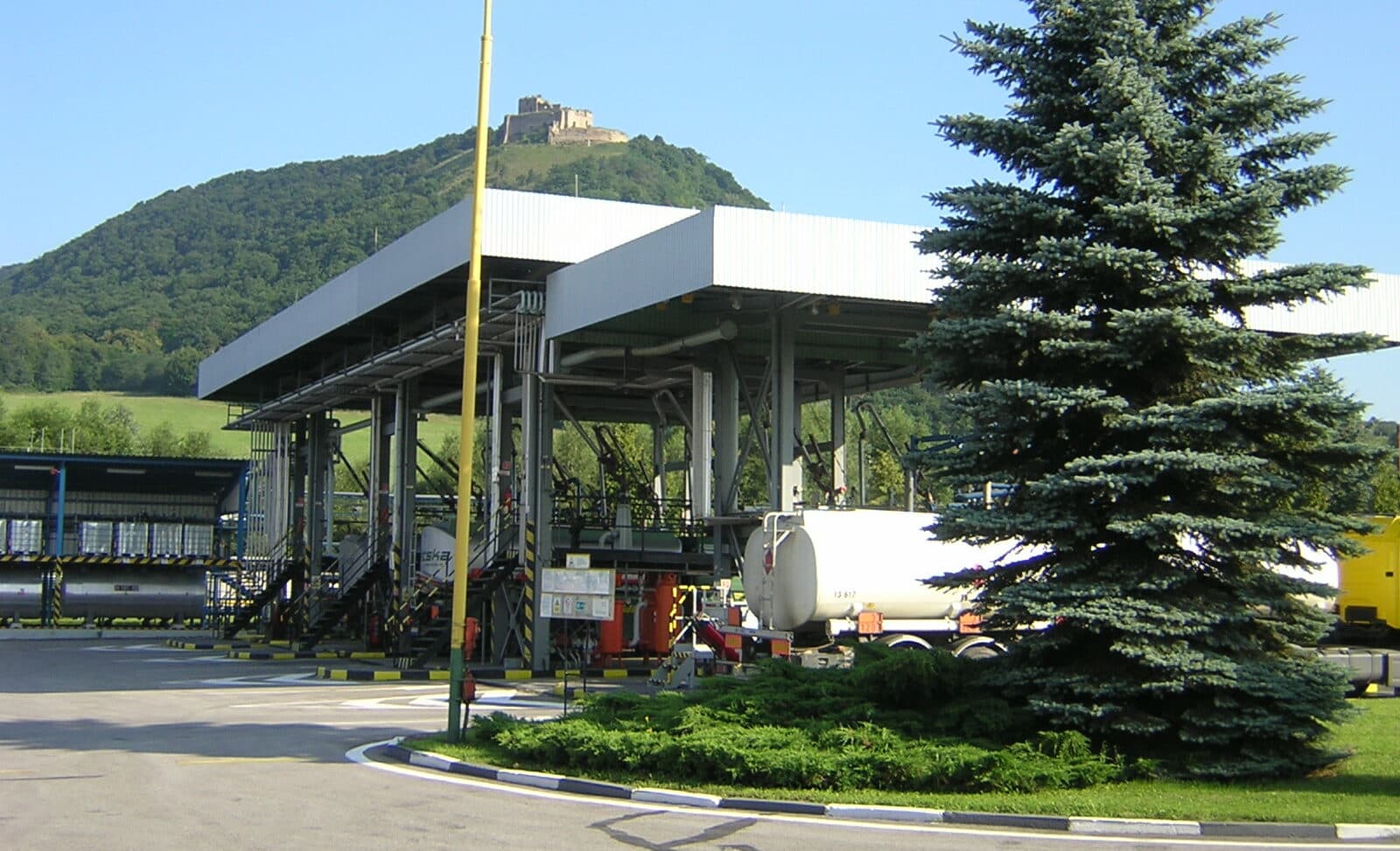 Porucha elektrickej siete obmedzila zásobovanie čerpacích staníc Slovnaft na východe Slovenska
