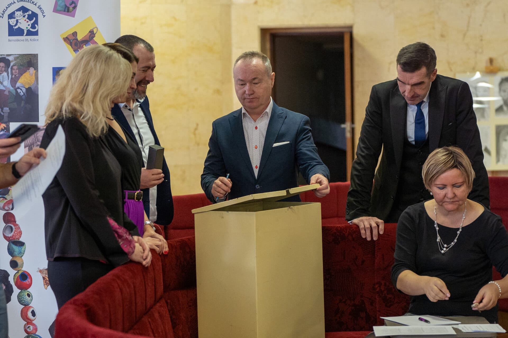 Fotografia k súvisiacemu článku KOŠIČANIA SI PRIPLATIA! POSLANCI ROZHODLI TAJNE! (komentár)