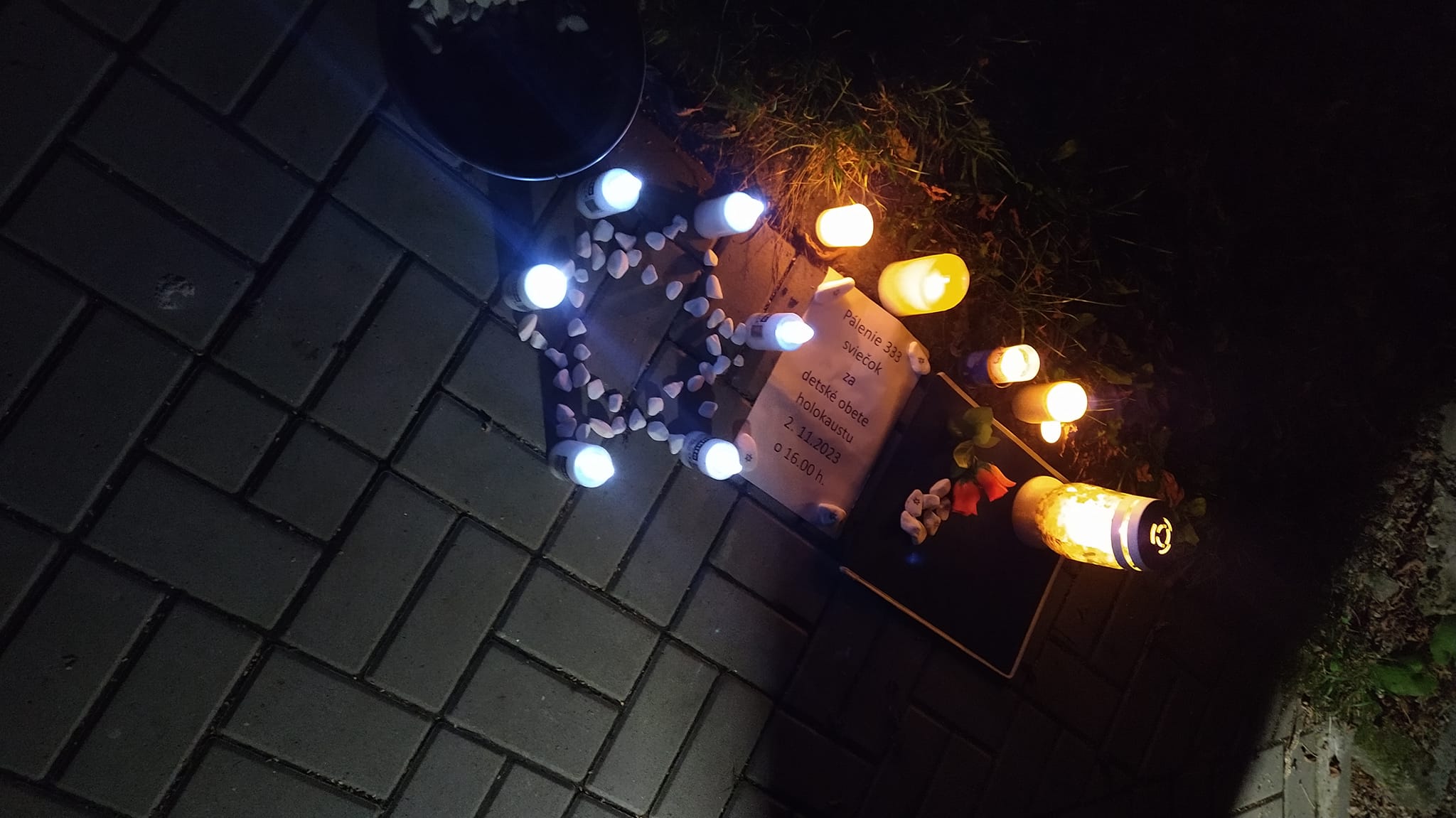 Detské obete holokaustu si pripomenuli 333 sviečkami