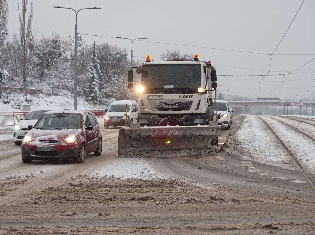 Košice sa pripravujú na snehovú KALAMITU, na cestách sú už prvé sypače