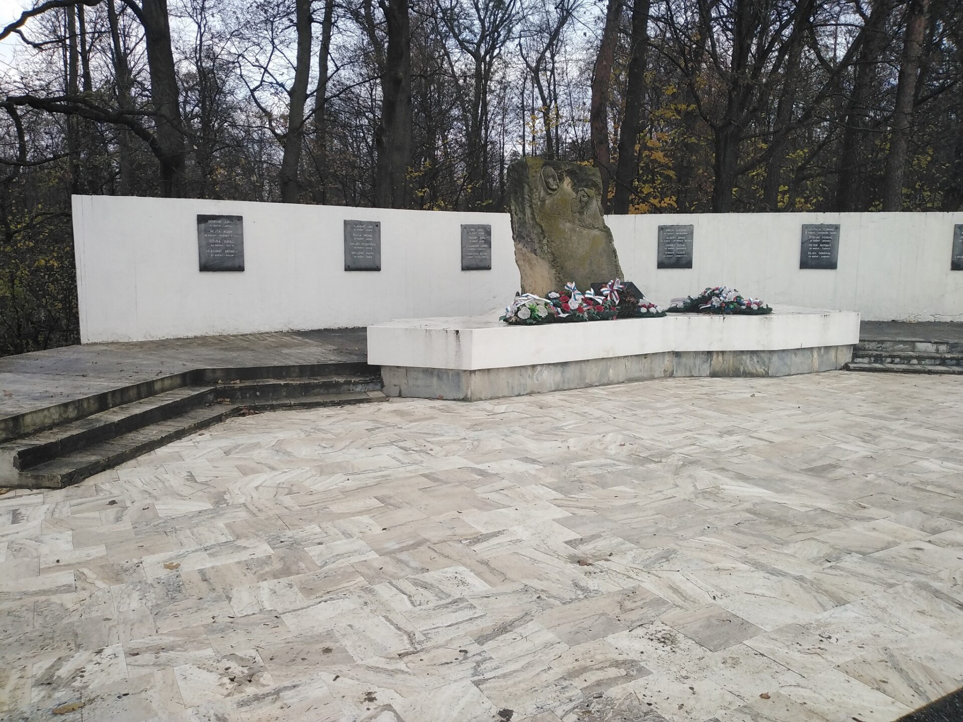 Michalovce dokončili 1. etapu obnovy pamätníka padlých hrdinov