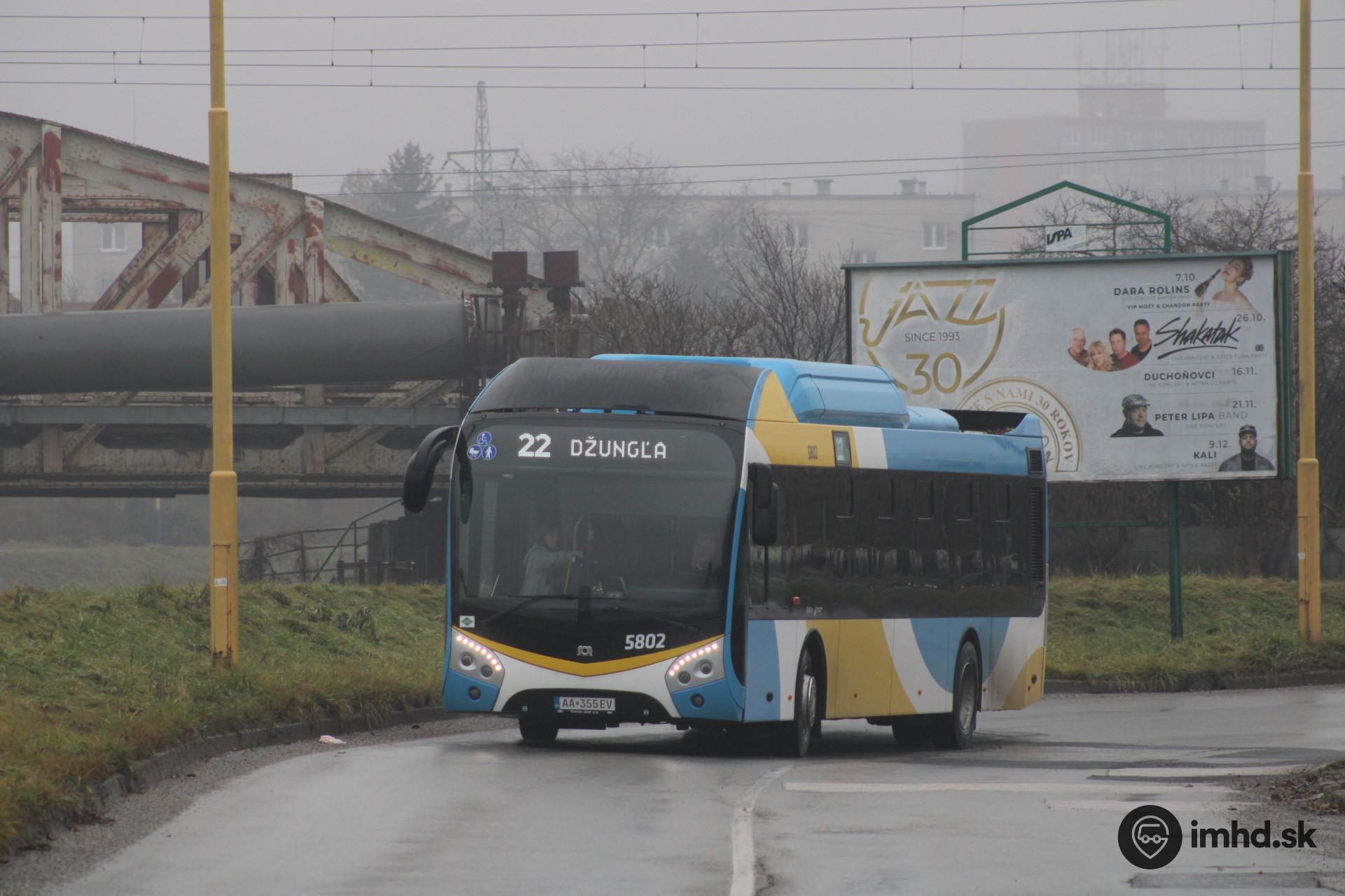 Po meste už jazdia nové plynové autobusy
