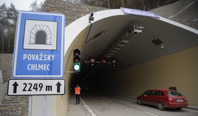 Mimoriadna uzávierka tunela Považský Chlmec. Vodiči musia využiť obchádzkovú trasu