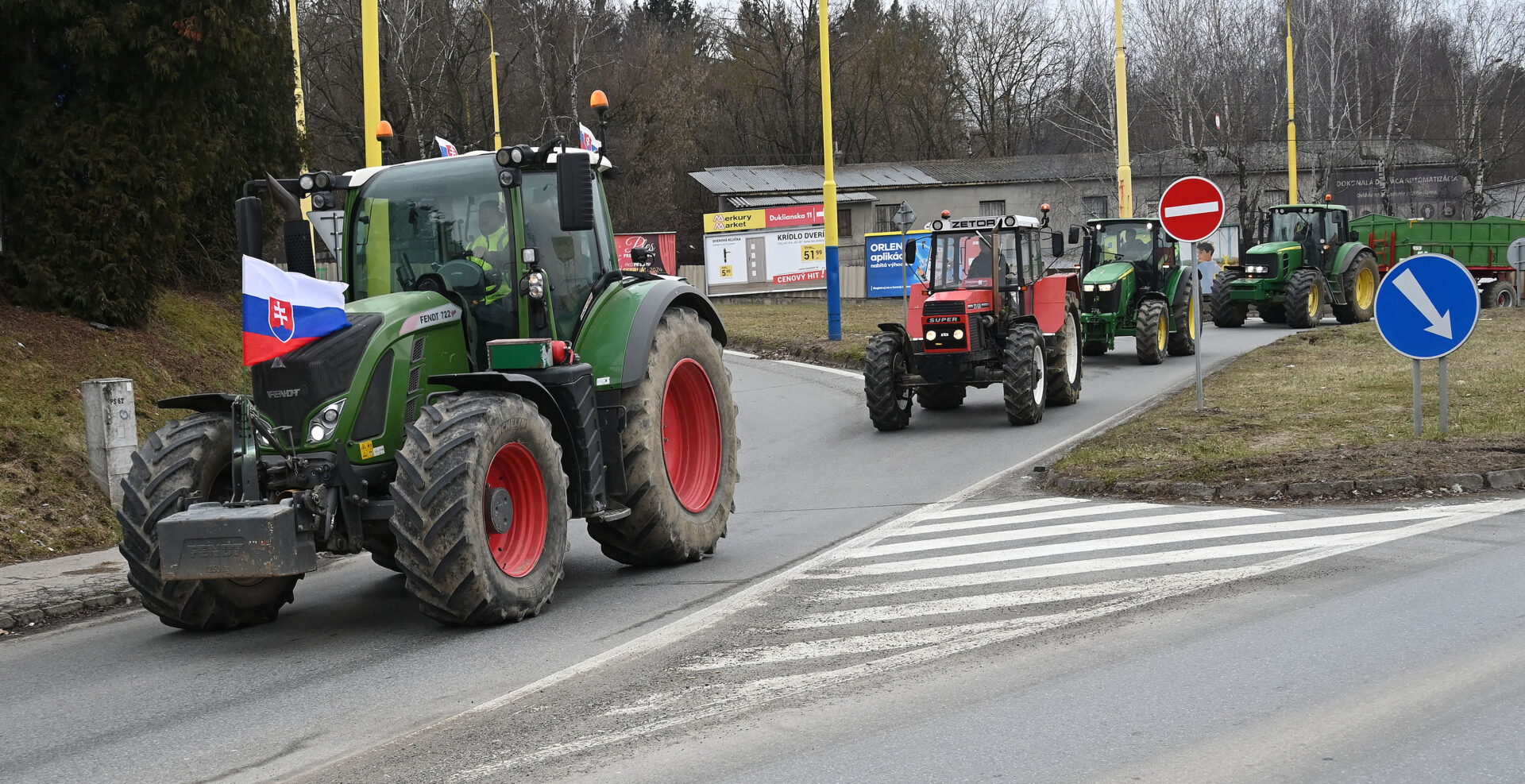 Protest poľnohospodárov opäť zablokuje dopravu. Na týchto úsekoch sa pravdepodobne zdržíte