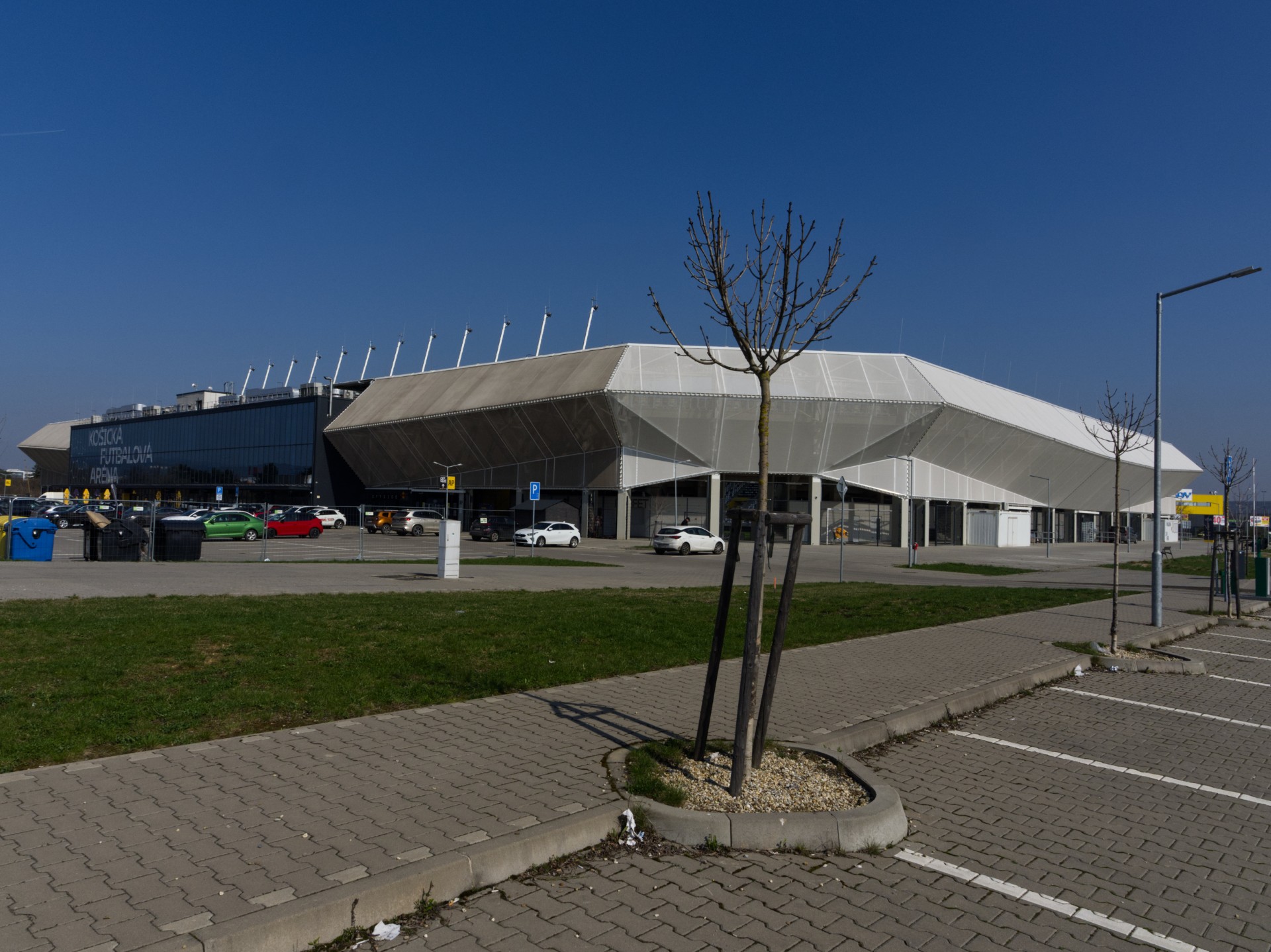 Košická futbalová aréna je kompletne hotová. Miesto si nájde až 12-tisíc fanúšikov (FOTO)