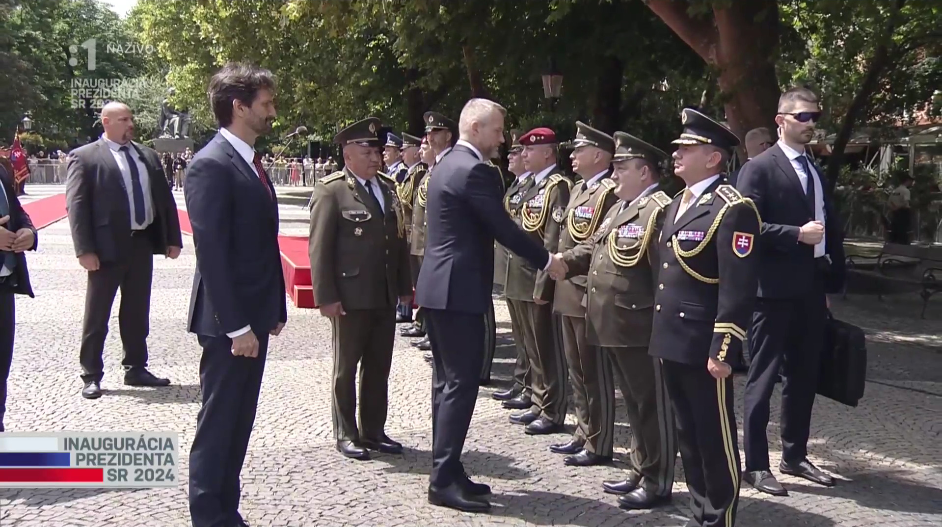Prehliadka jednotiek Ozbrojených síl SR na Hviezdoslavovom námestí, Foto: Vysielanie RTVS