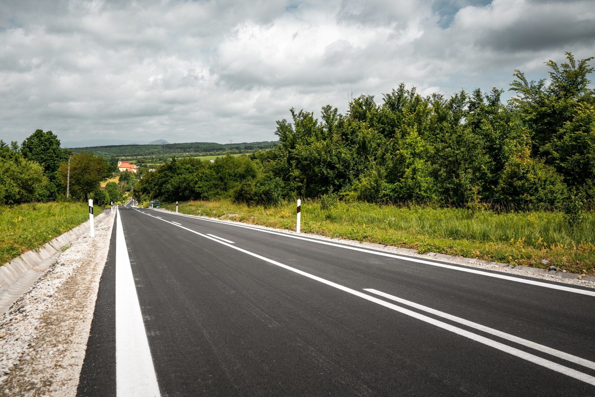 Prešovský kraj opravil ďalšie cesty. Vodiči po nich môžu bezpečne jazdiť (FOTO)