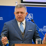 Robert Fico: PES by sa mala premenovať na stranu európskych homosexuálov a vojnových štváčov