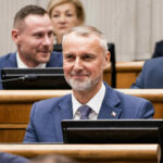 Alkohol do Národnej rady SR nepatrí, Raši však tvrdí, že poslancom nemôže dať fúkať