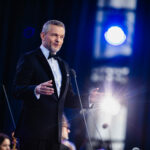 Prezident: Nedovoľme politike prerastať do našich životov